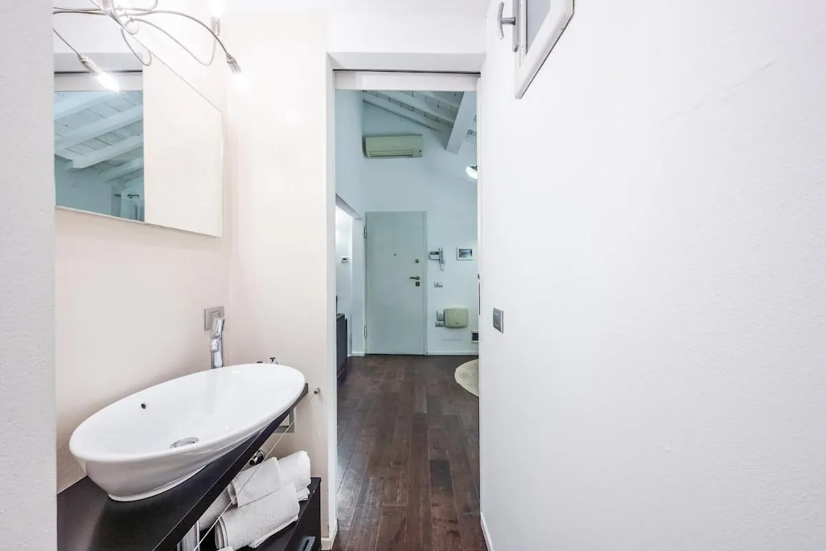 Ghirlandina Loft - In The Historic Center Of Modena Apartment 0*,