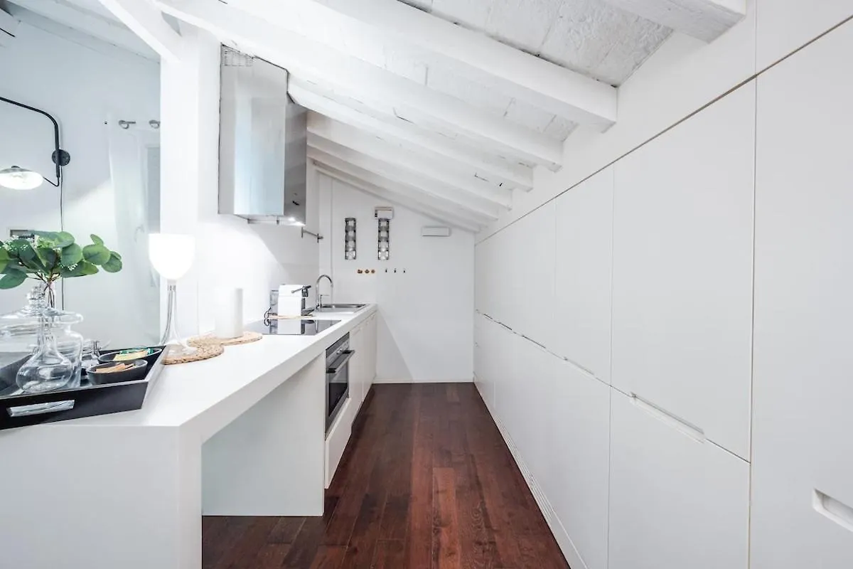Ghirlandina Loft - In The Historic Center Of Modena Apartment