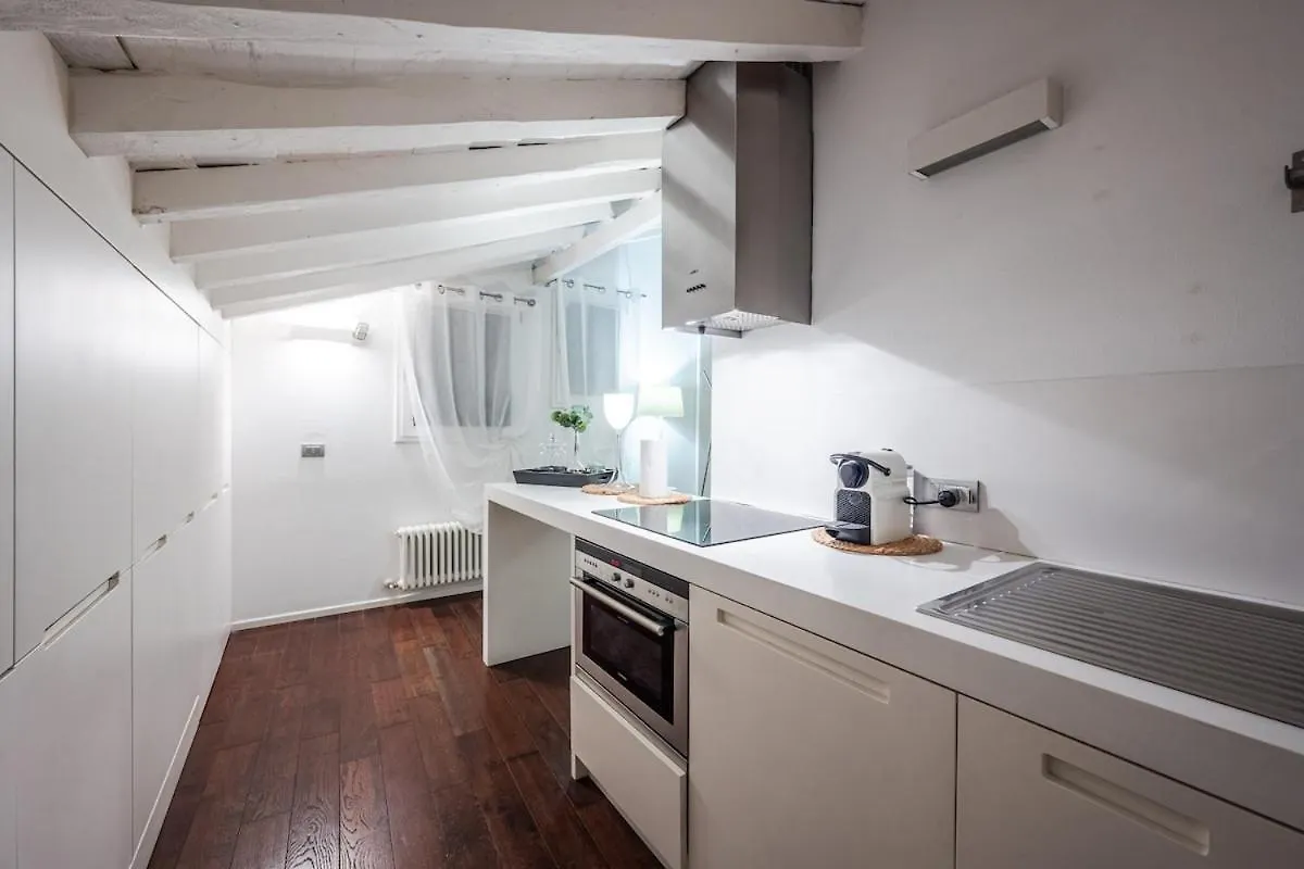 Ghirlandina Loft - In The Historic Center Of Modena Apartment